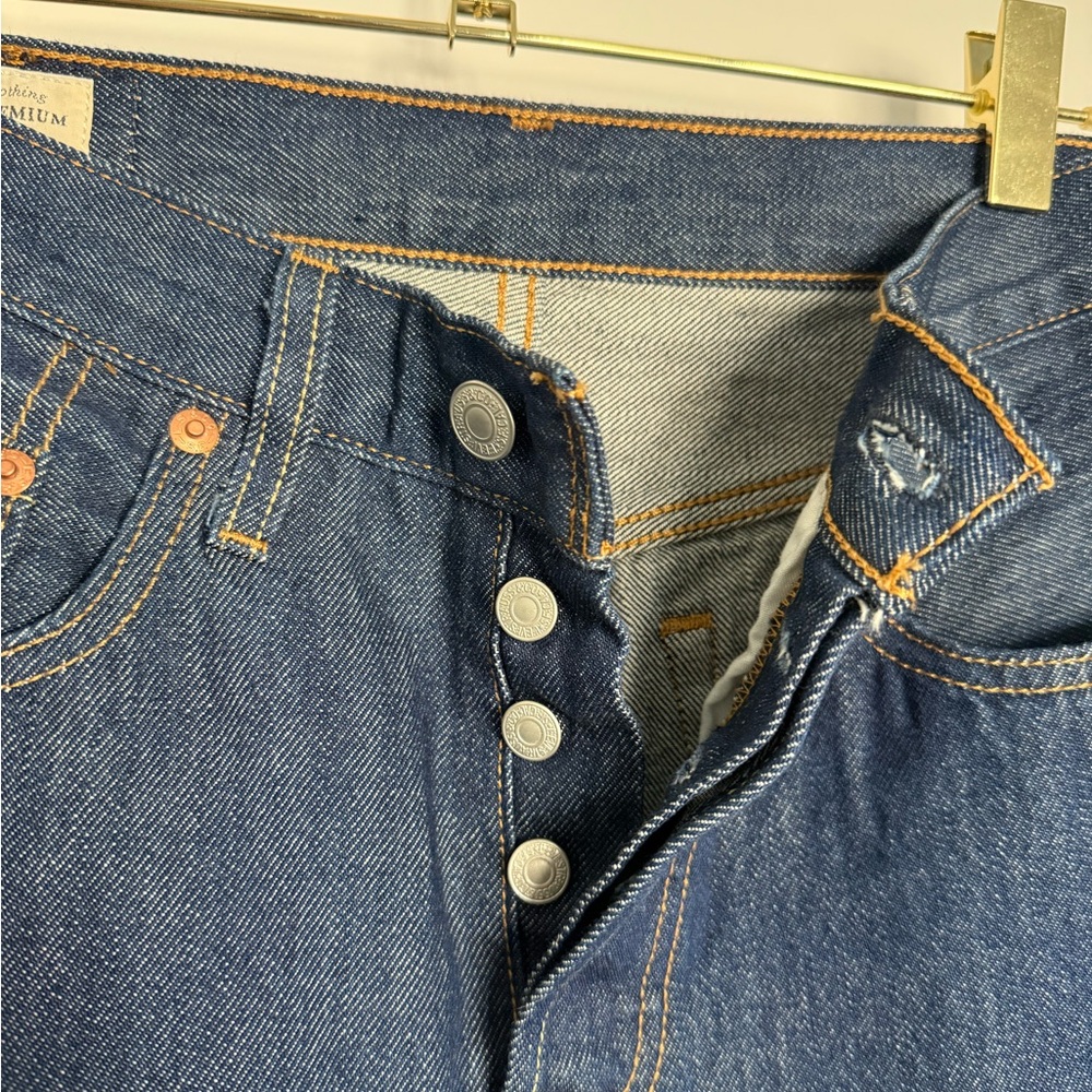 Levi's Women’s 501 Deep Indigo Straight Jeans - Picture 3 of 7